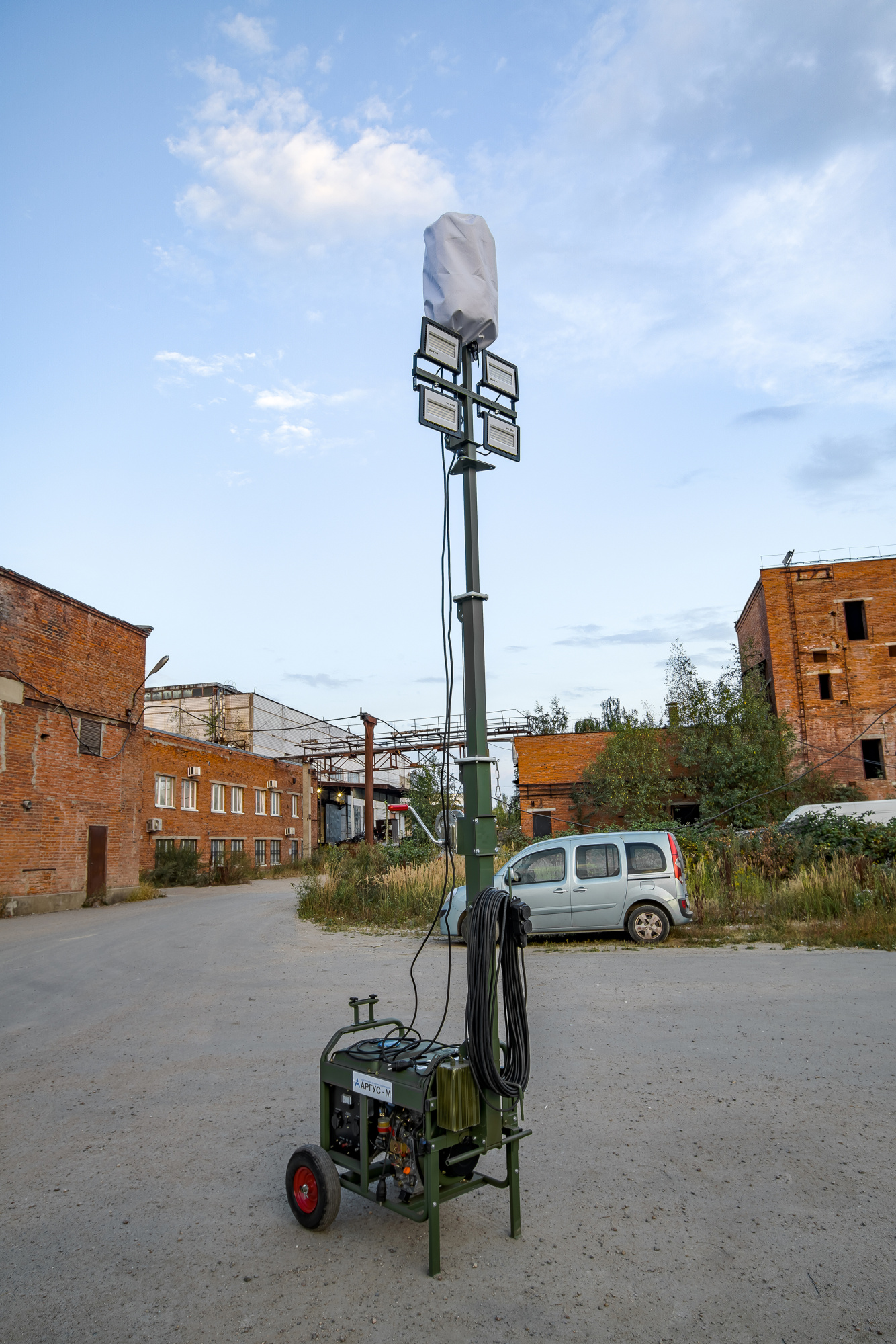 Мобильная осветительная установка МОУ-4,5Т-4х500(Г) 2,5(БГ)