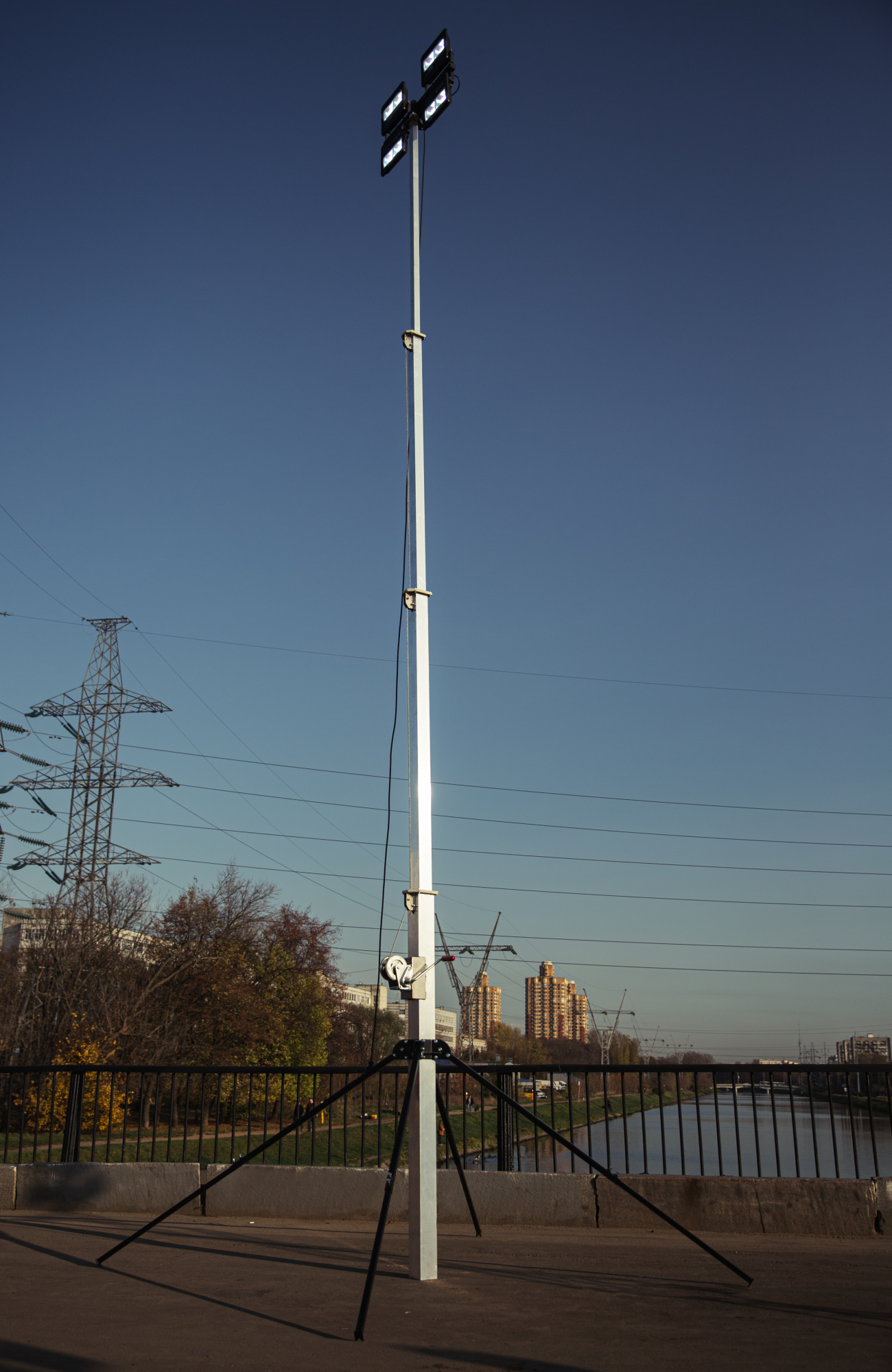 Мачта 9 метров переносная  с лебедкой на треноге без прожекторов ПМО(ПМТ) - 9 (Л)